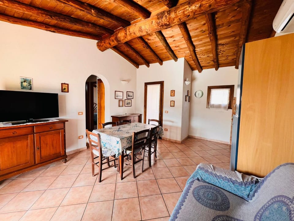 TV and multimedia, Living room, Dining area