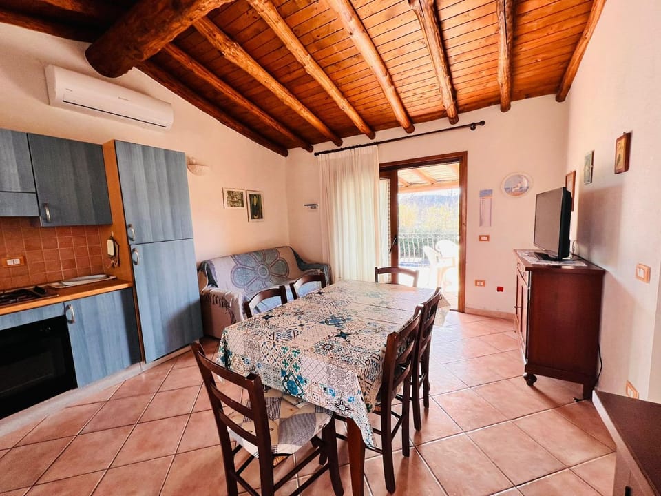 Kitchen or kitchenette, Living room, Dining area