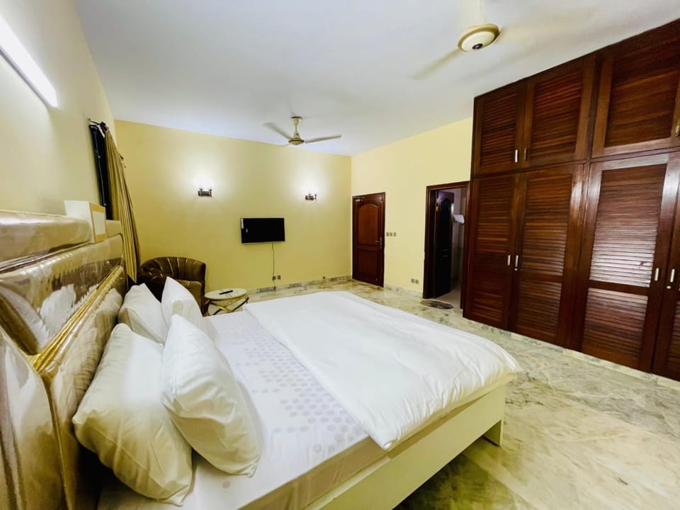 Seaview Guest House Bed and Breakfast in Karachi