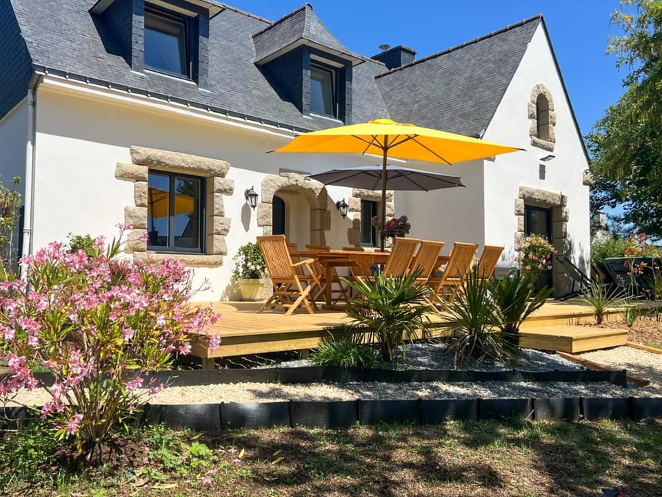 Patio, Garden, Dining area, Garden view