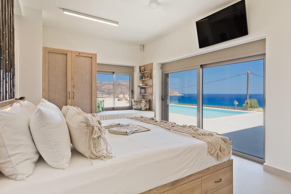 View (from property/room), Bedroom, Pool view