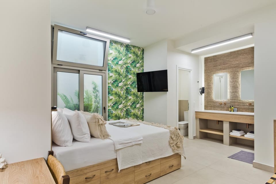 Bed, TV and multimedia, Photo of the whole room, towels