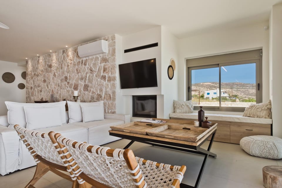 Communal lounge/ TV room, View (from property/room), Living room, Sea view, Sea view