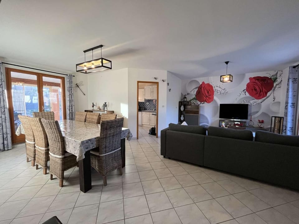 La Roseraie- Clim- Terrasse- Calme Villa in Le Lavandou