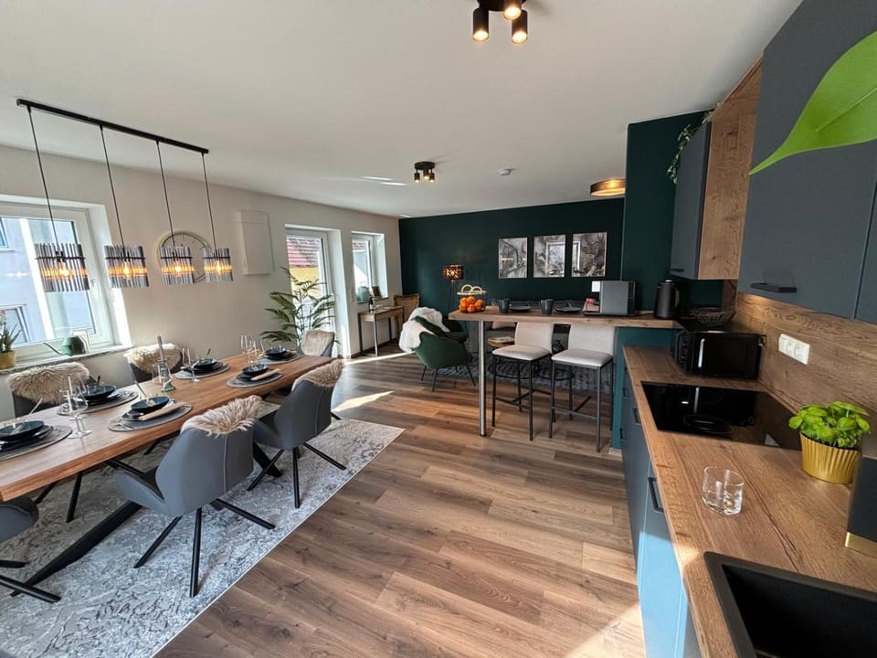 Kitchen or kitchenette, Living room, Seating area, Dining area