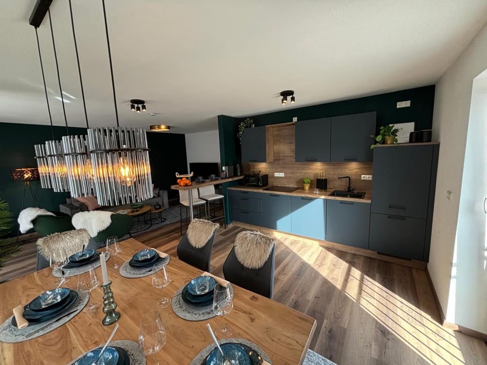 Seating area, Dining area