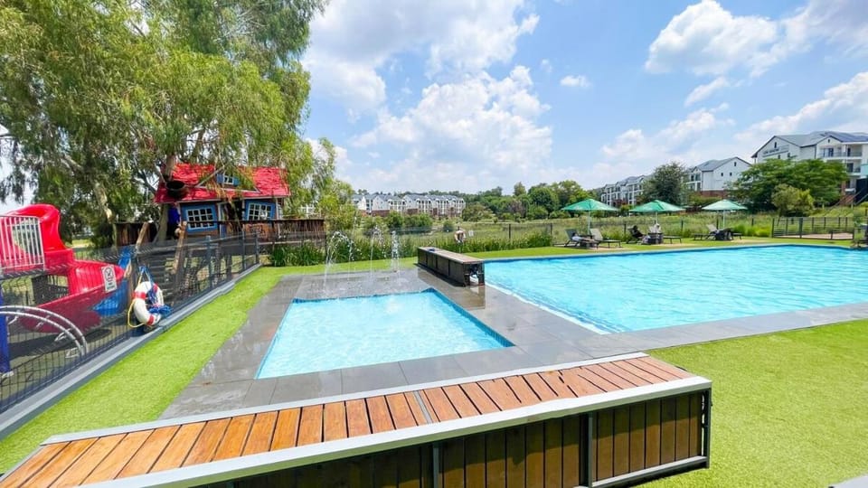 Evening entertainment, Pool view, Swimming pool