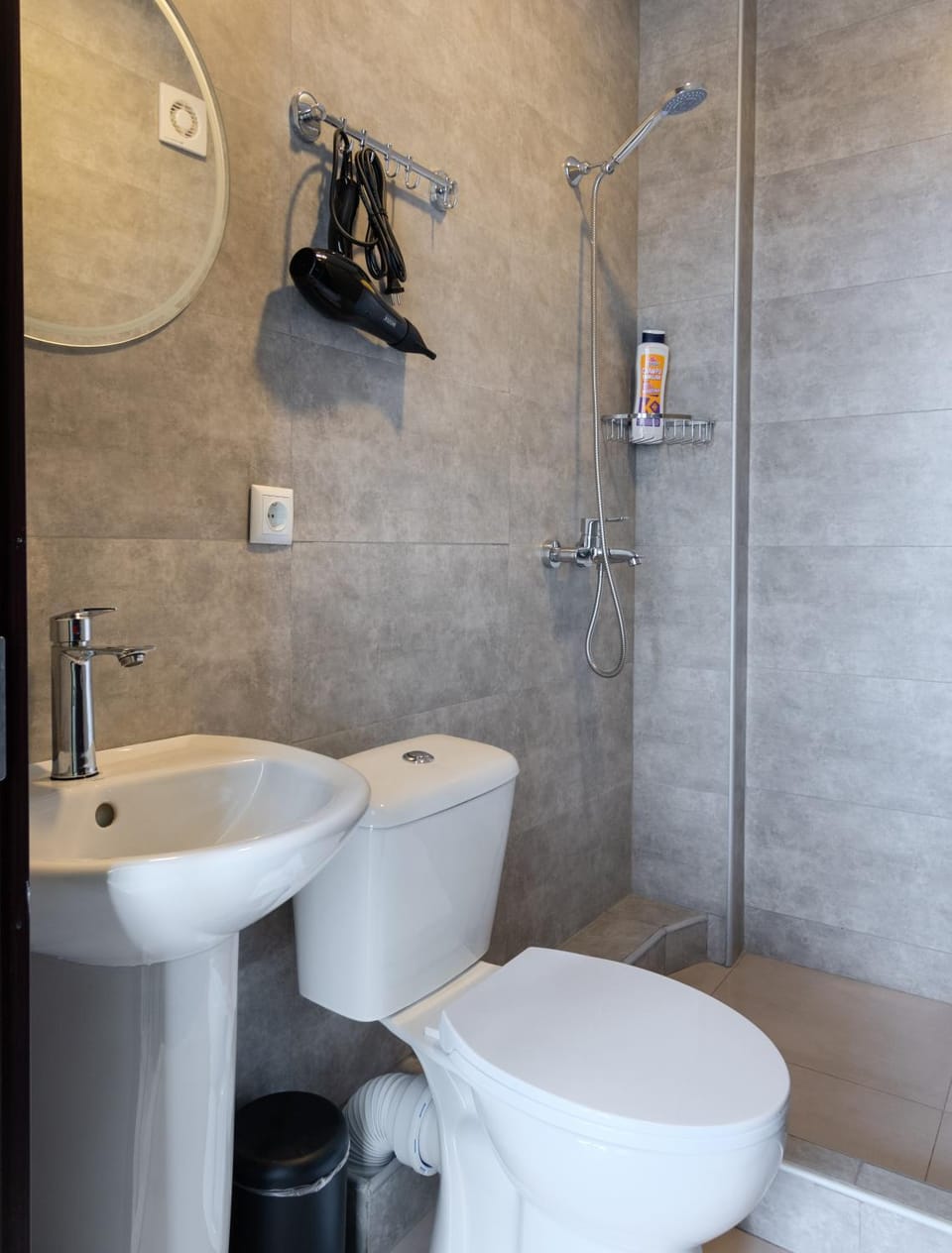 Shower, Toilet, Bathroom