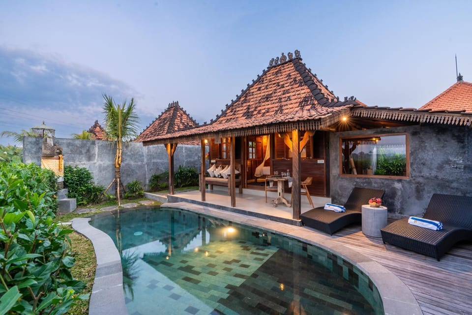 Property building, Natural landscape, Balcony/Terrace, Pool view, Swimming pool, Swimming pool, sunbed