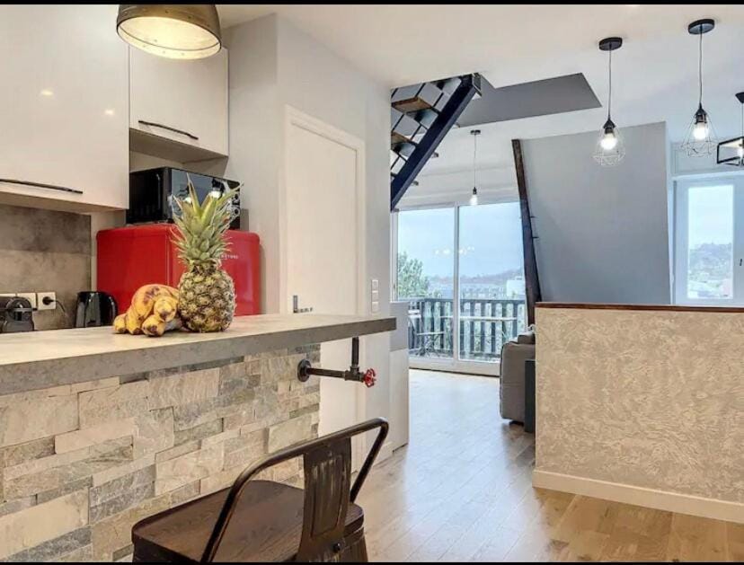 Kitchen or kitchenette, oven, stove