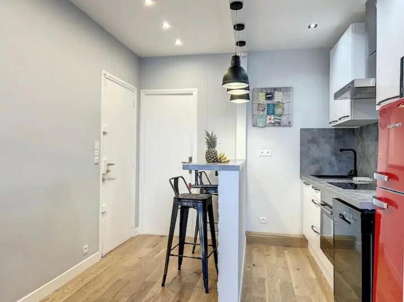 Kitchen or kitchenette, Dining area, dishwasher, stove