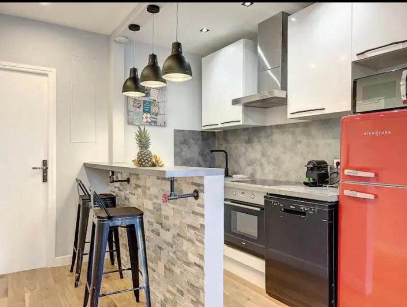 Kitchen or kitchenette, Dining area, dishwasher, oven, stove