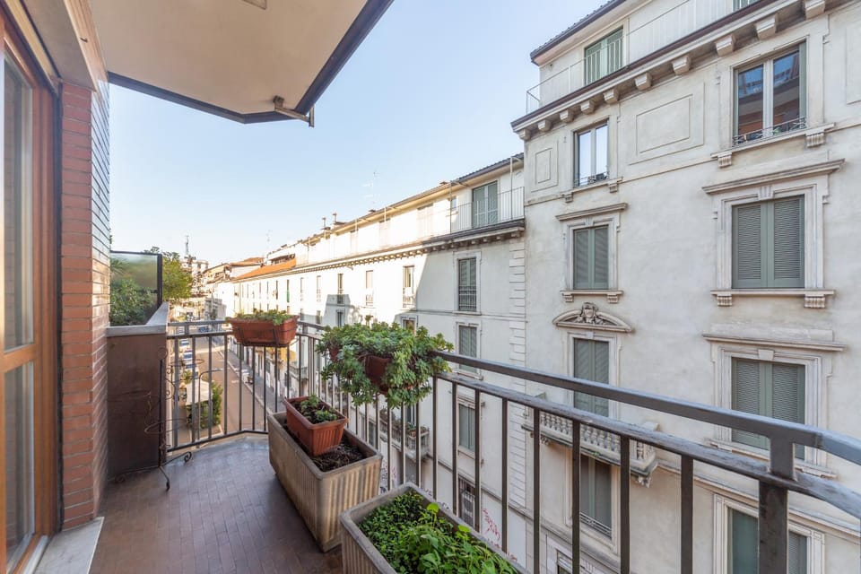 Property building, Day, View (from property/room), Balcony/Terrace
