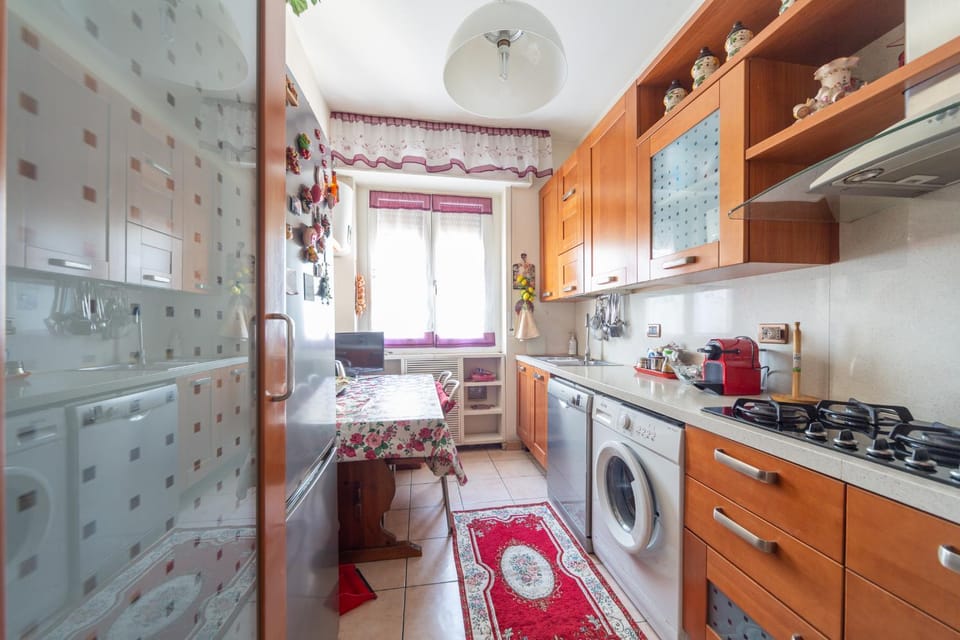 Kitchen or kitchenette, Dining area, dishwasher, oven, stove, toaster, washing machine