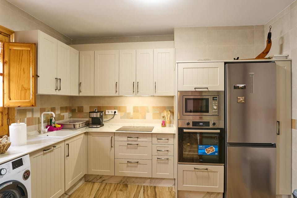 Kitchen or kitchenette, Living room