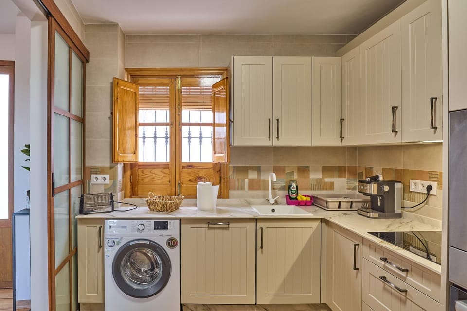 Kitchen or kitchenette, Living room