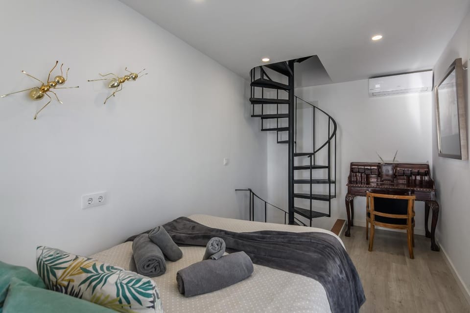 Bed, Bedroom