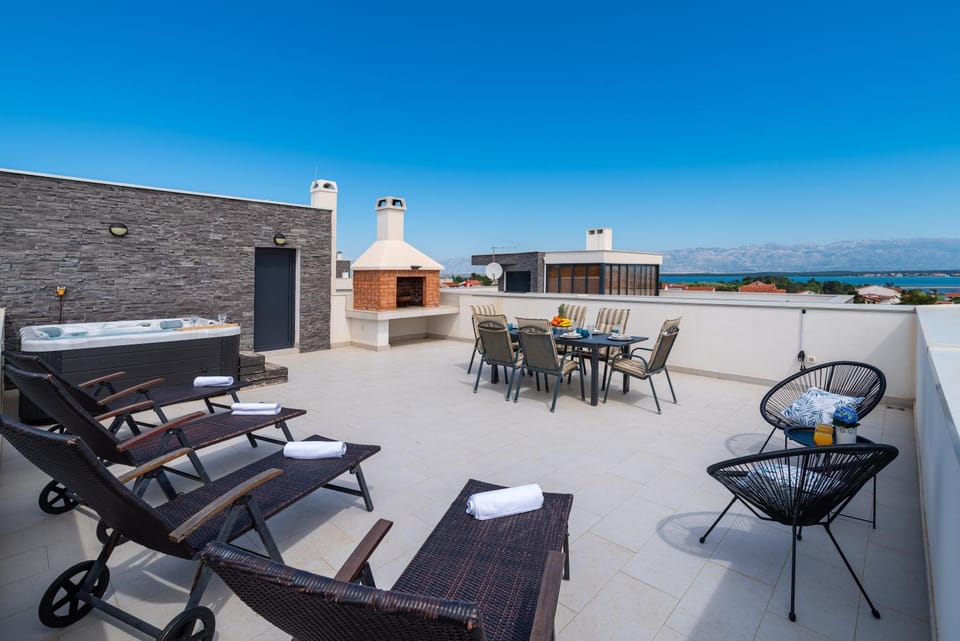 View (from property/room), Balcony/Terrace, Seating area, Sea view, sunbed