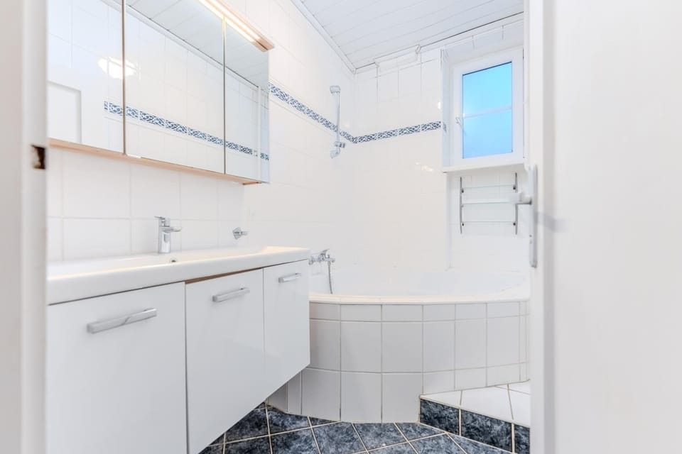 Bathroom, Bath