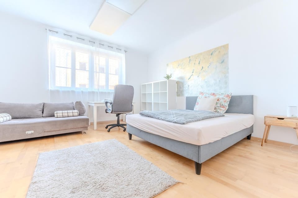Bed, Photo of the whole room, Seating area, Bedroom
