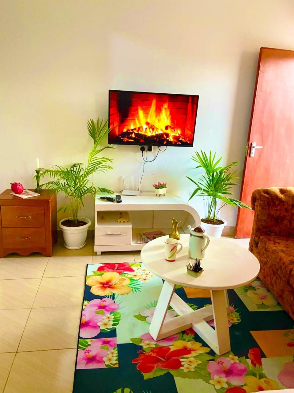 Communal lounge/ TV room, Living room, Seating area