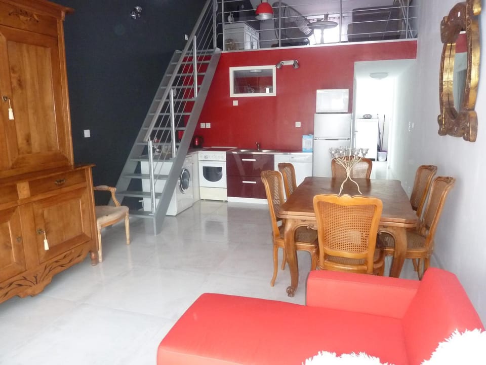 Kitchen or kitchenette, Living room