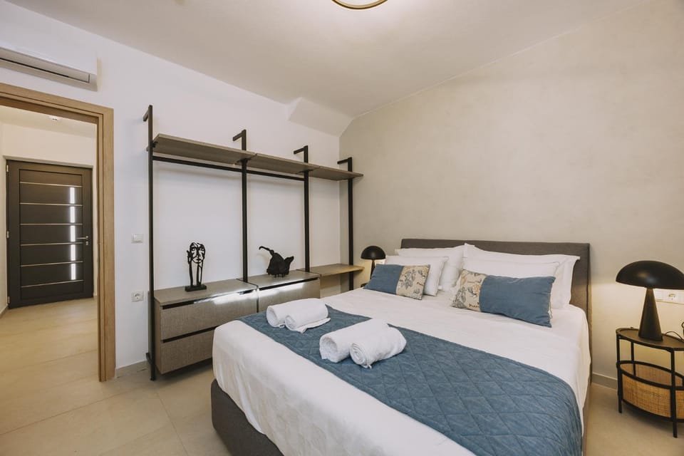 Bed, Photo of the whole room, Bedroom, towels, wardrobe