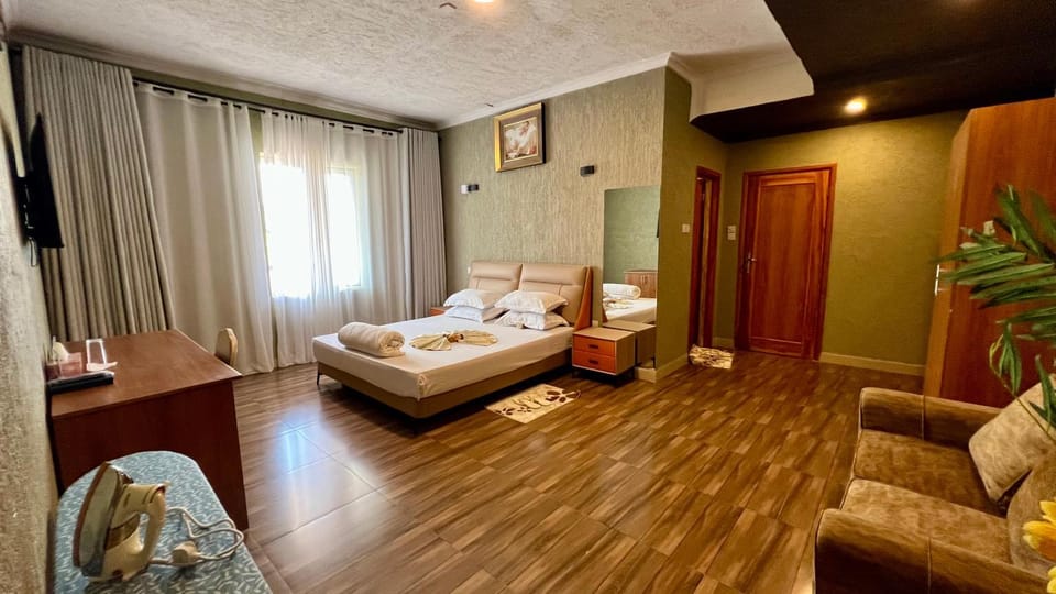 Bed, TV and multimedia, Living room, Photo of the whole room, Seating area, Bedroom, towels