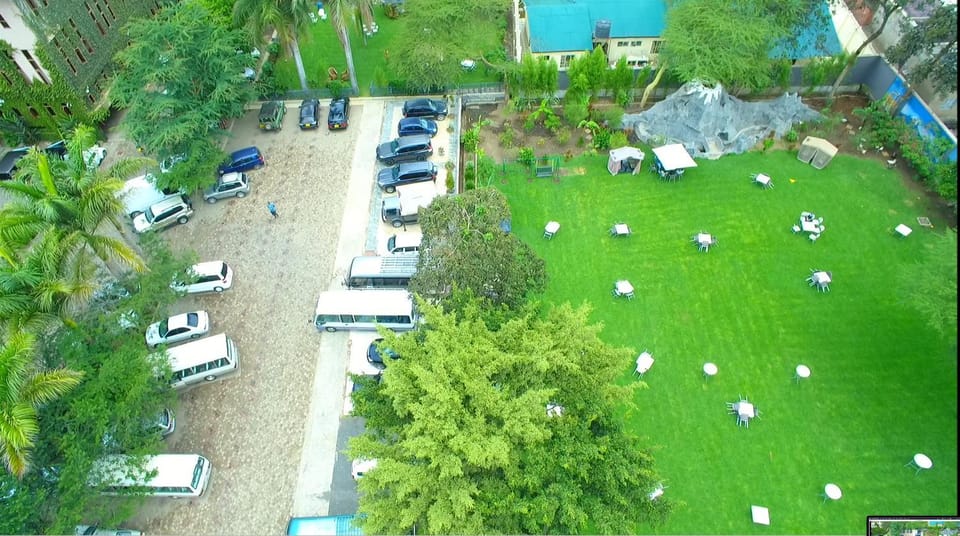 Natural landscape, Garden, Garden view, Location, Parking