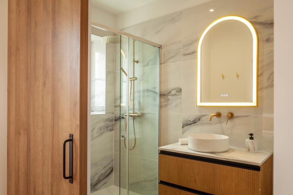 Shower, Bathroom, towels
