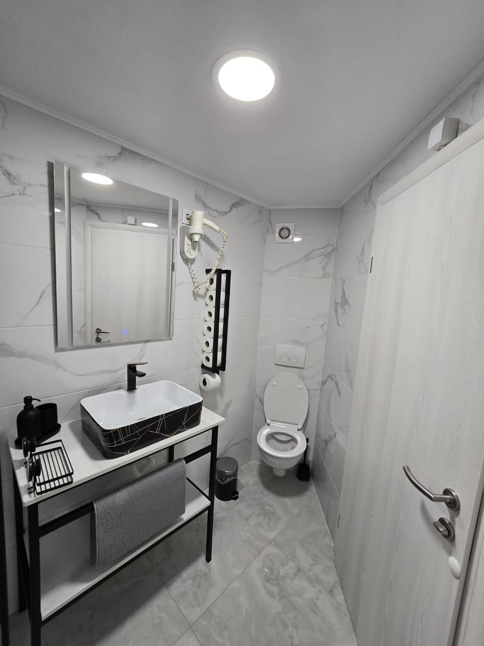 Toilet, Bathroom, towels