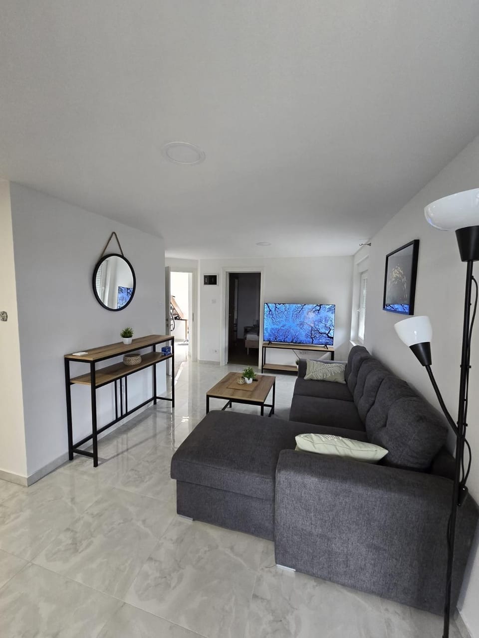 TV and multimedia, Living room, Photo of the whole room, Seating area