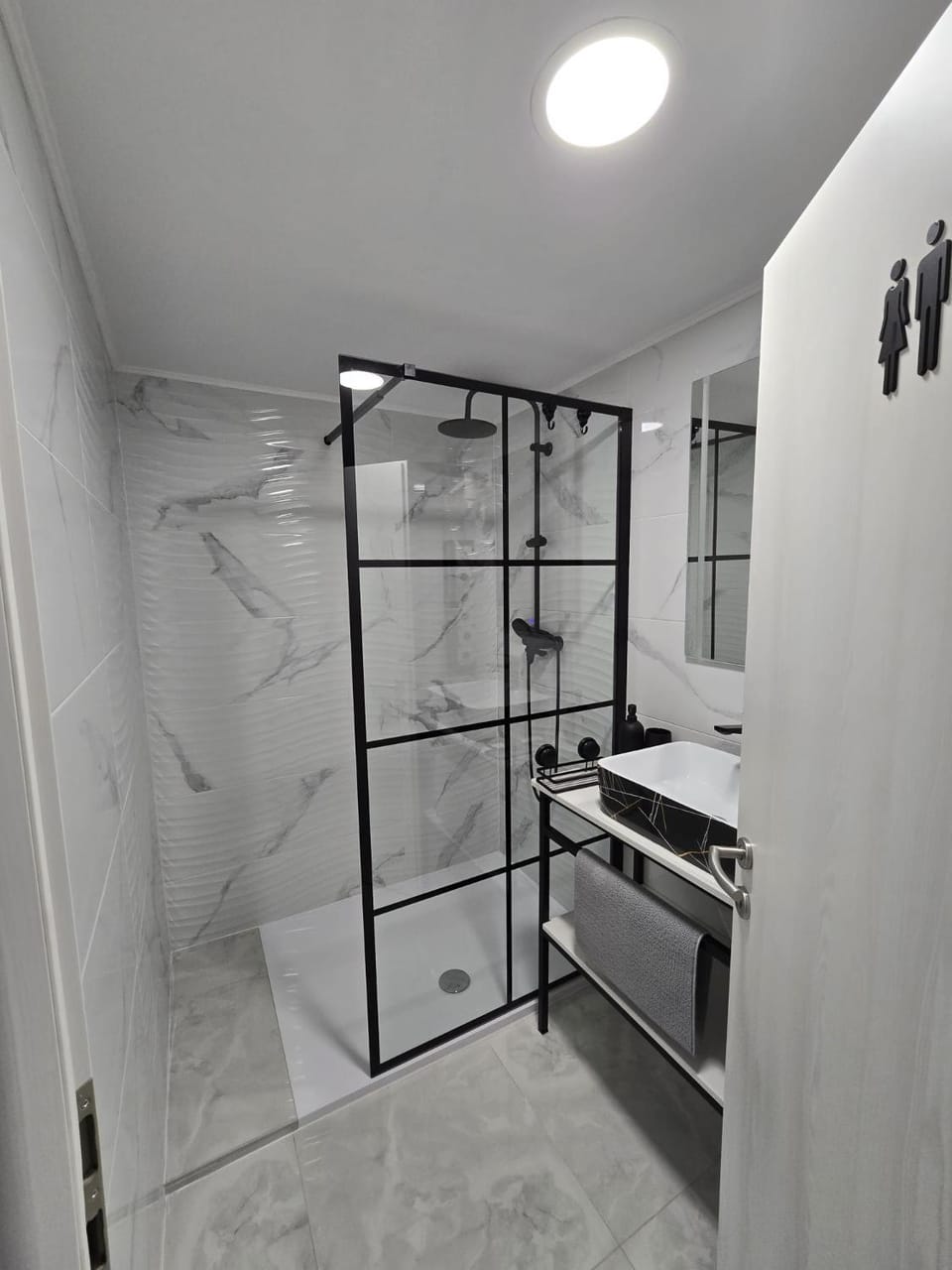 Shower, Bathroom, towels