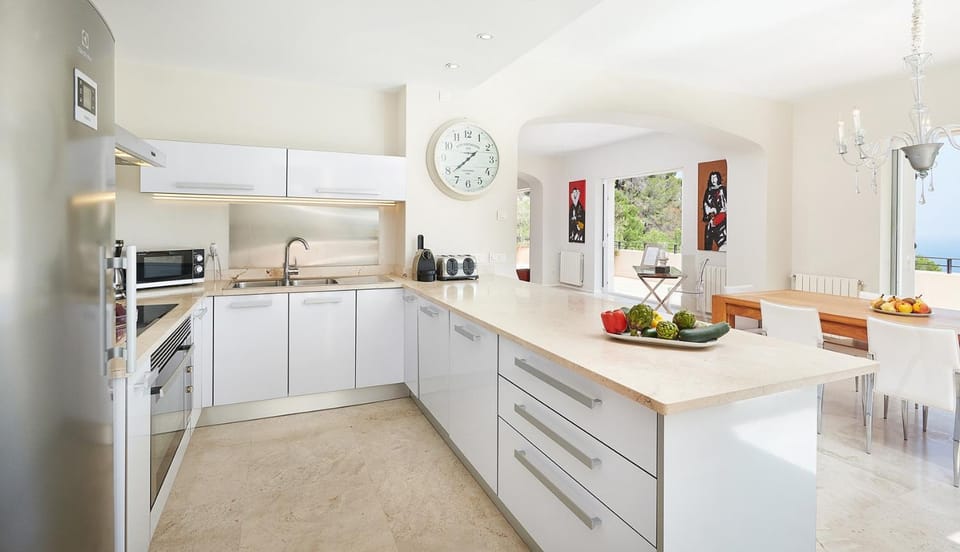 Kitchen or kitchenette, Living room