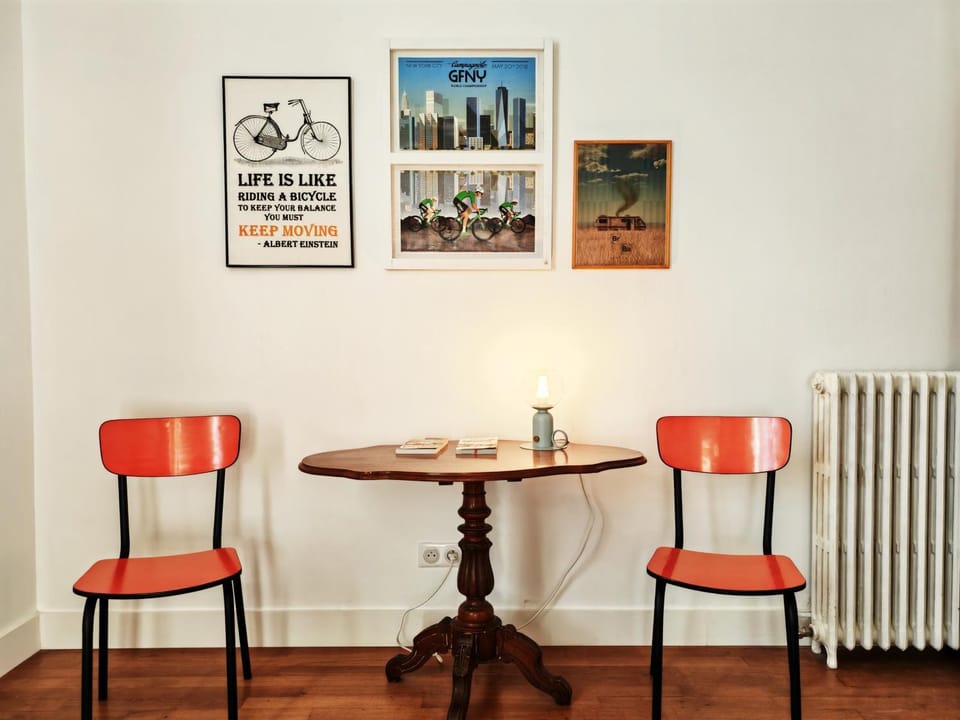 Living room, Seating area, internet