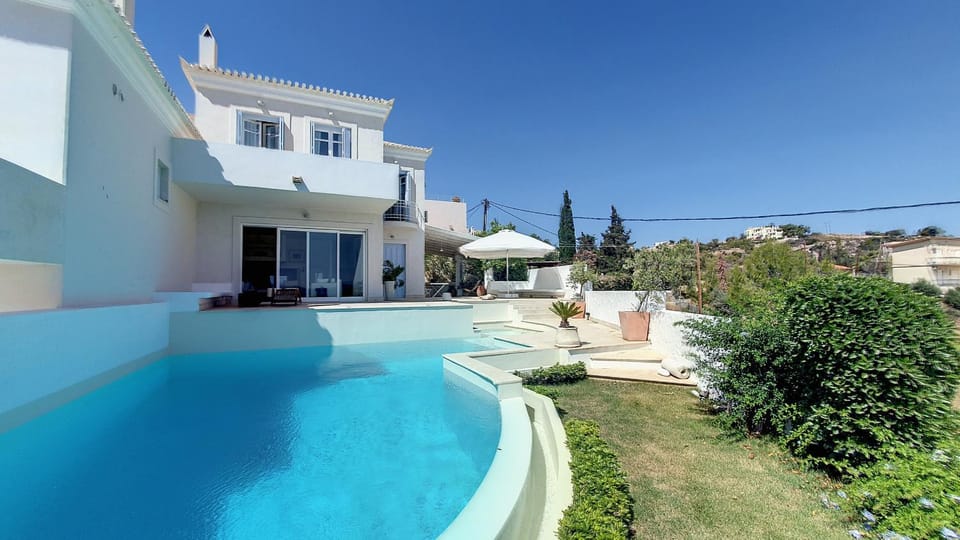 Property building, Patio, Day, Garden, Garden view, Pool view, Swimming pool, sunbed