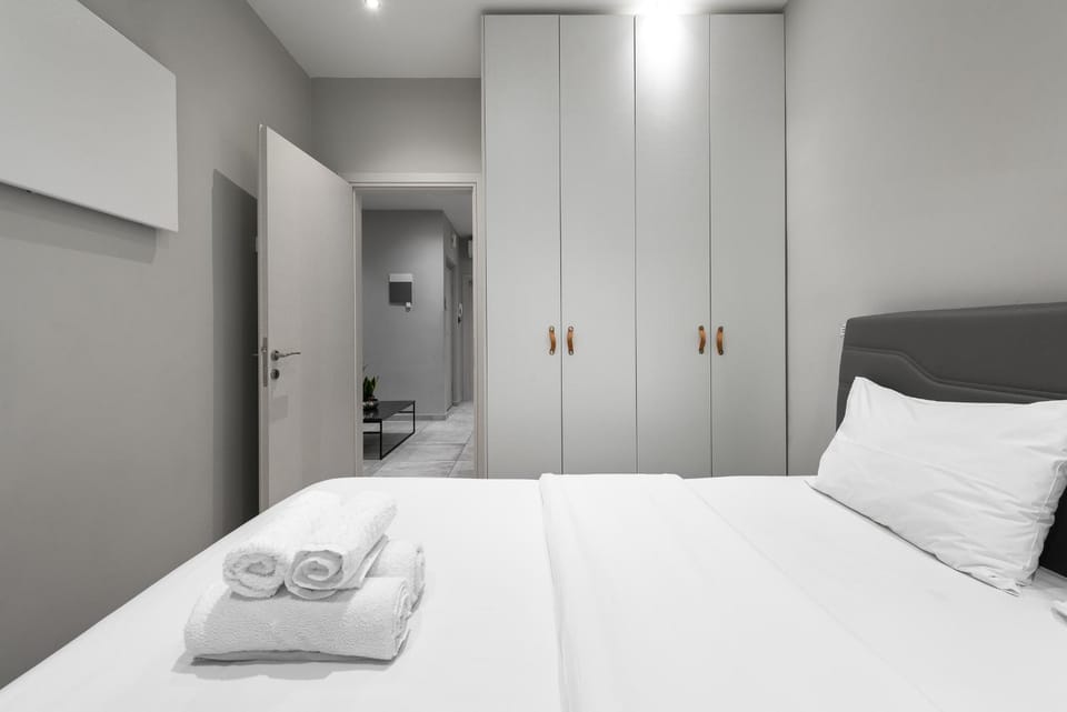 Bed, Bedroom, towels, wardrobe
