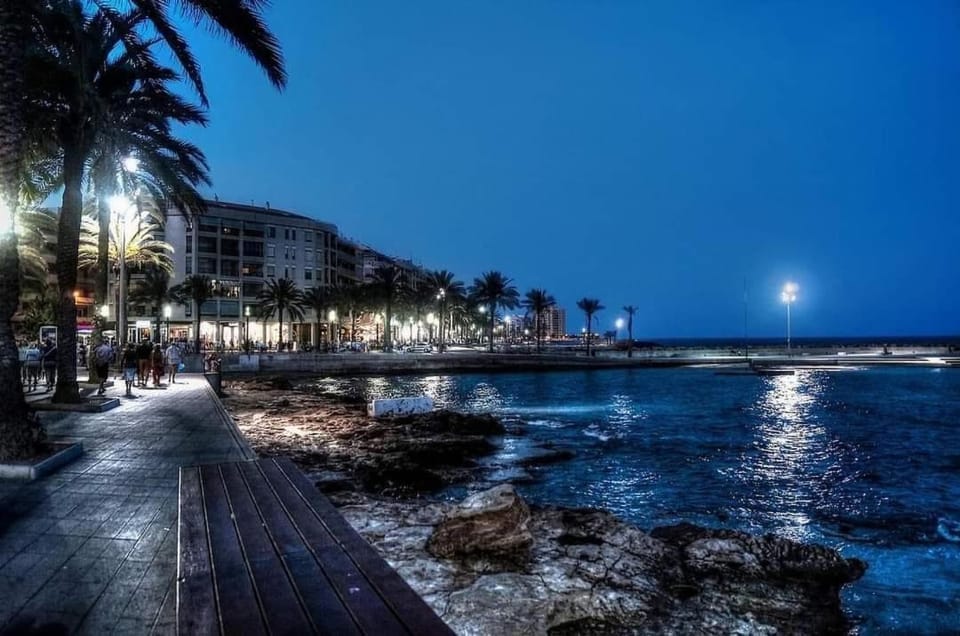 Family-friendly apartment with pool in the heart of Torrevieja Apartment in Torrevieja