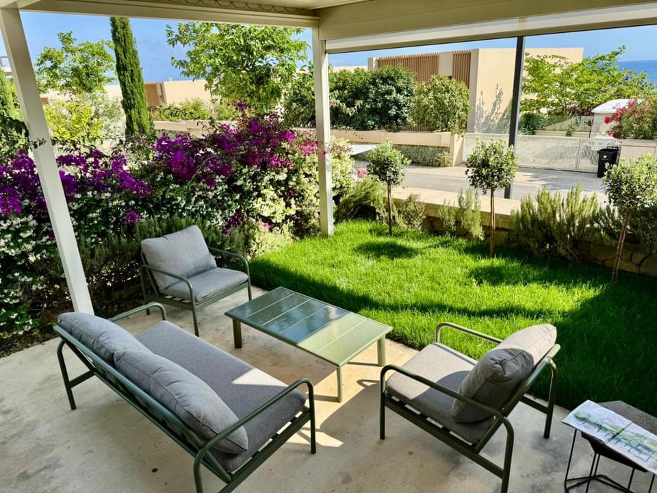 Patio, Spring, Day, Natural landscape, Garden, Garden, Seating area, Garden view