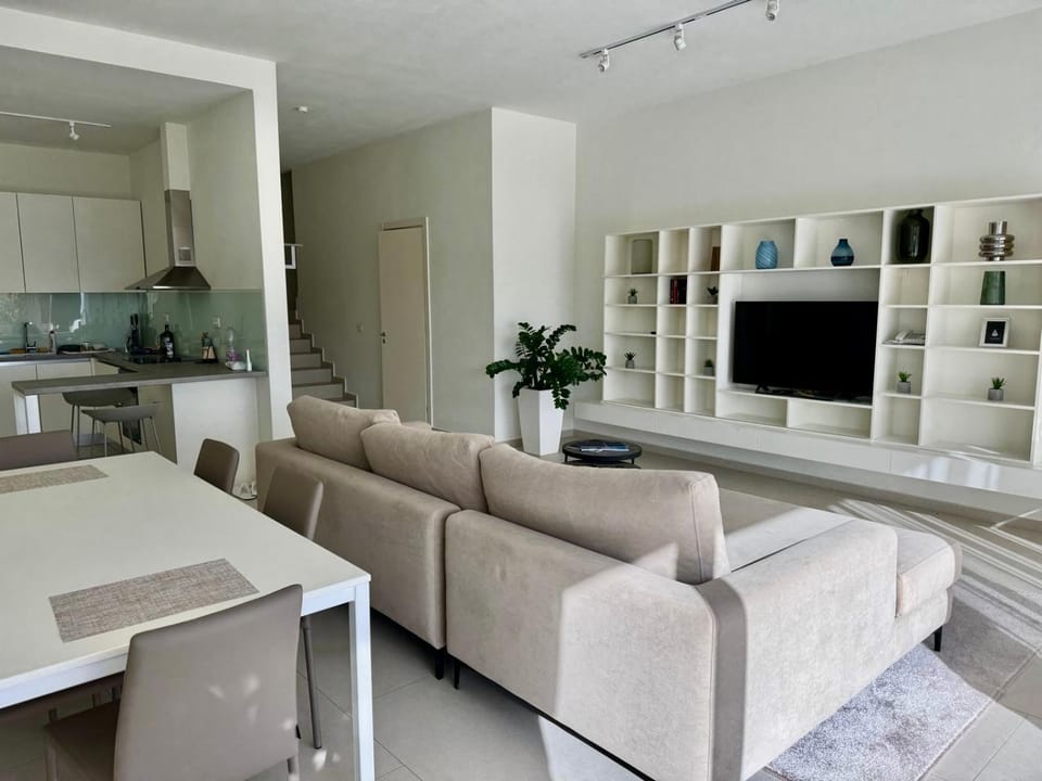 TV and multimedia, Kitchen or kitchenette, Seating area, Dining area