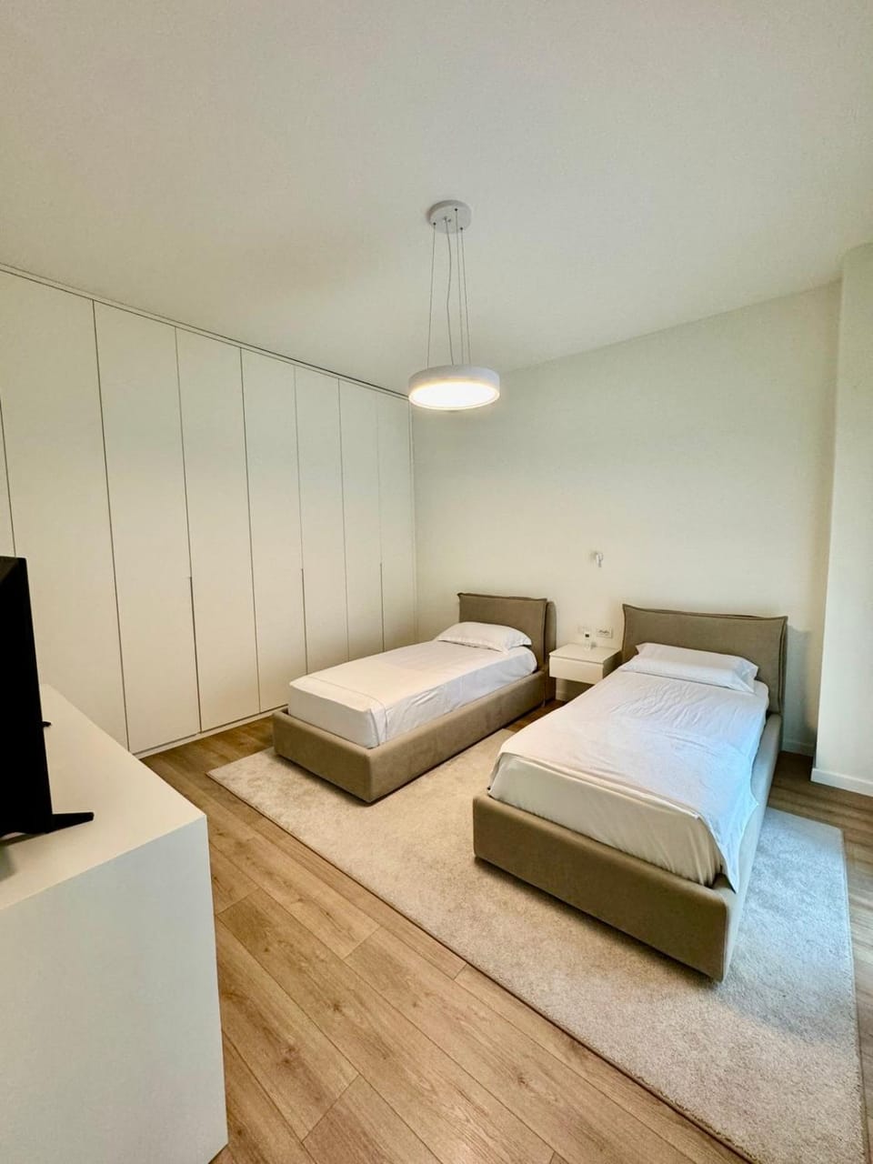 Bed, Living room, Photo of the whole room, Seating area, Bedroom