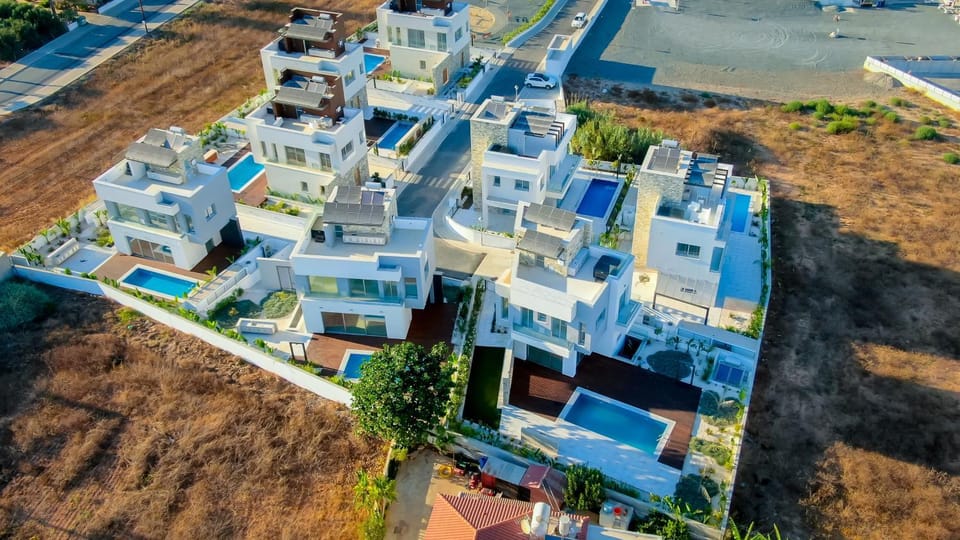 Neighbourhood, Bird's eye view, Street view, Location