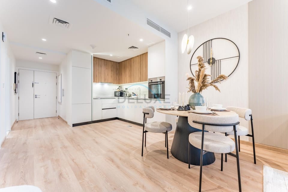 Dining area, microwave, oven, stove, kitchen