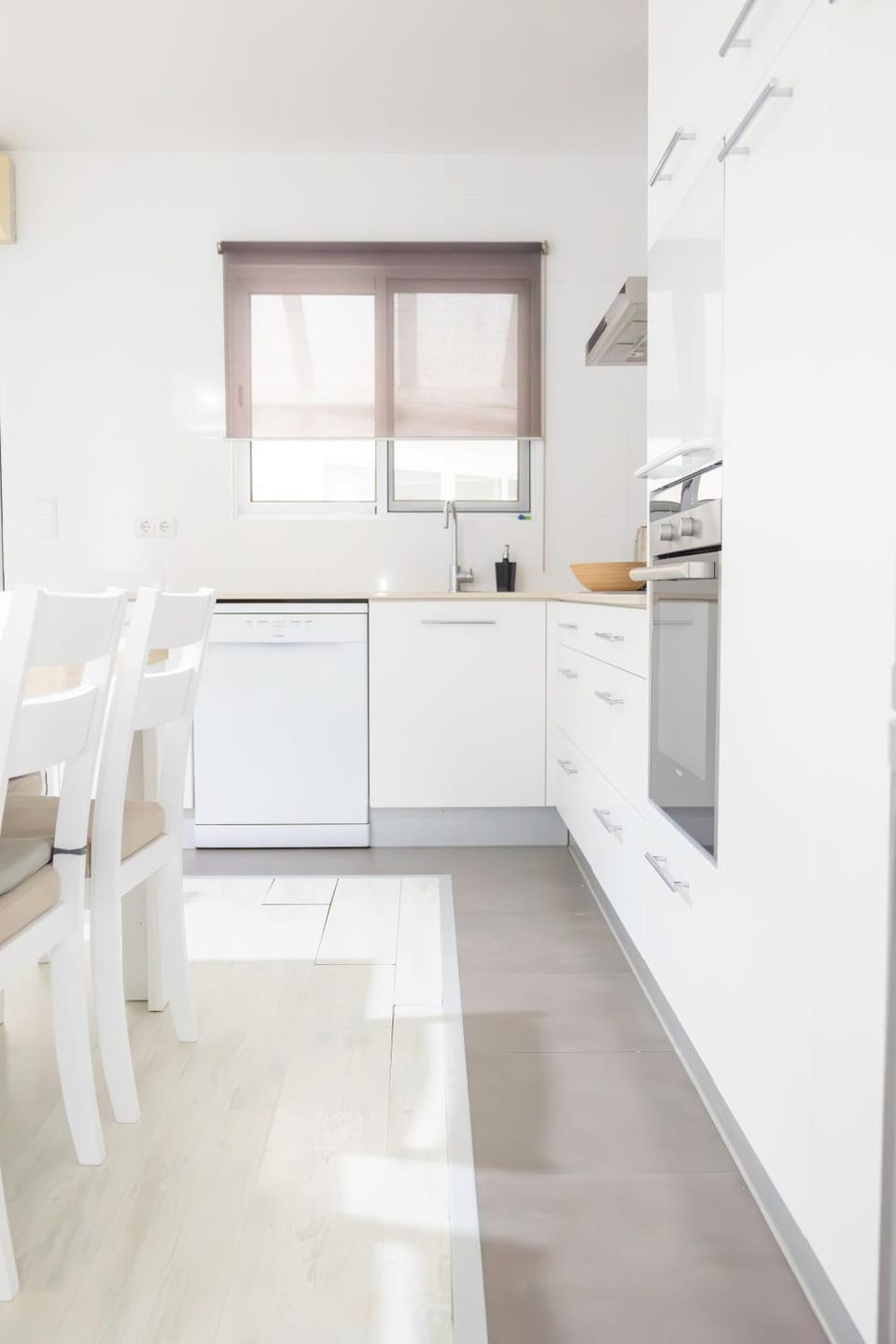 Kitchen or kitchenette, Dining area, dishwasher, oven