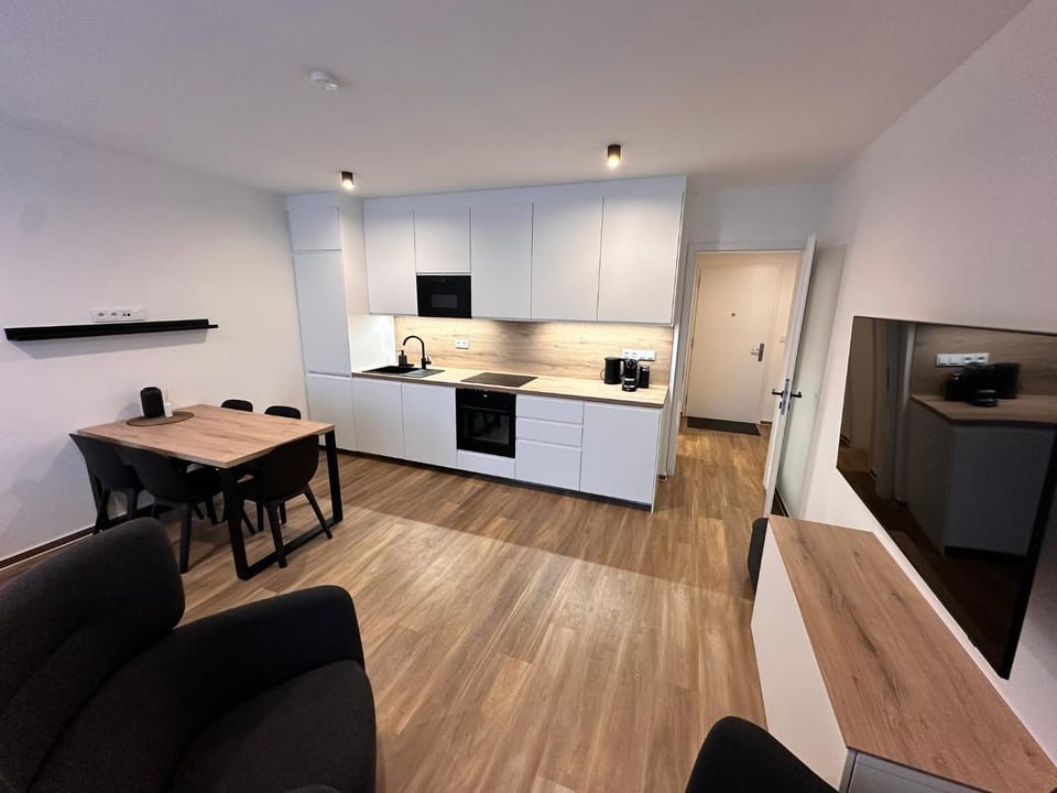 Kitchen or kitchenette, Dining area, dishwasher, oven, stove