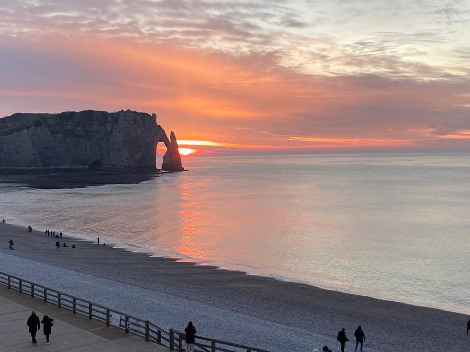 Appartement vue mer panoramique Apartment in Étretat
