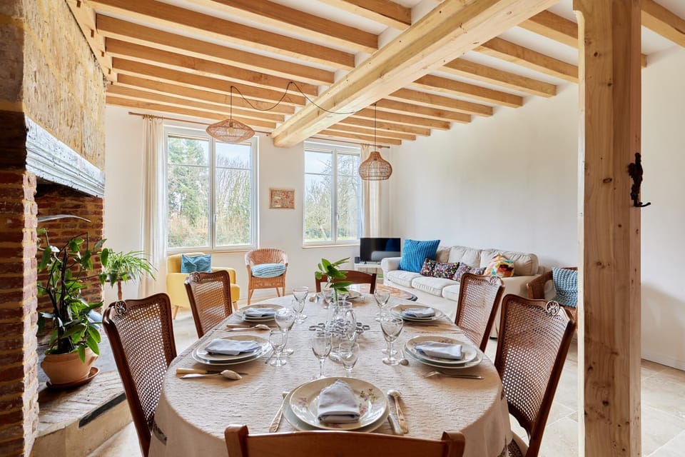 Living room, Seating area, Dining area