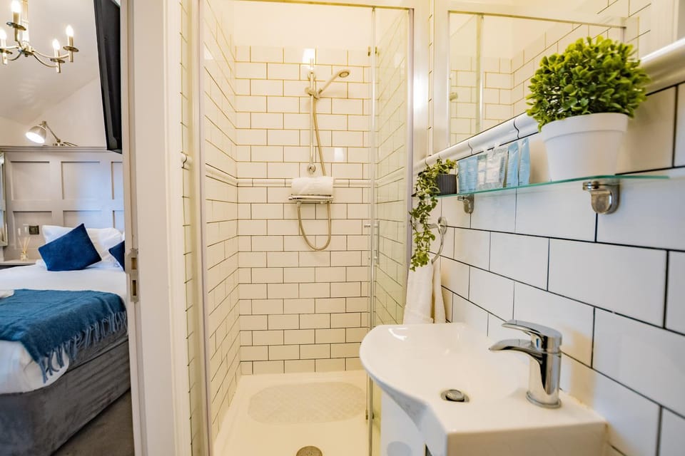 Modern Studio - Steps from Marina Apartment in Dublin