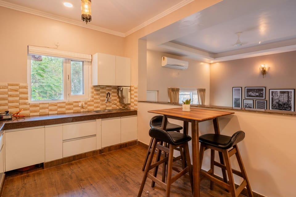 Kitchen or kitchenette, Dining area, air conditioner