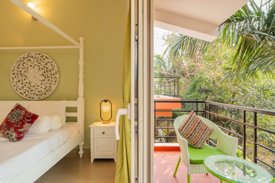 Bed, Day, Garden, View (from property/room), Balcony/Terrace, Living room, Photo of the whole room, Seating area, Bedroom